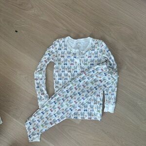 Roller rabbit pajama set these are the roller Rabbit celebration bunnies size 10